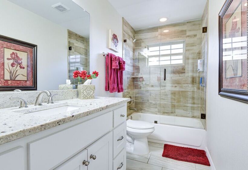 Spacious Grand Prairie Home W/ Fenced Yard + Patio