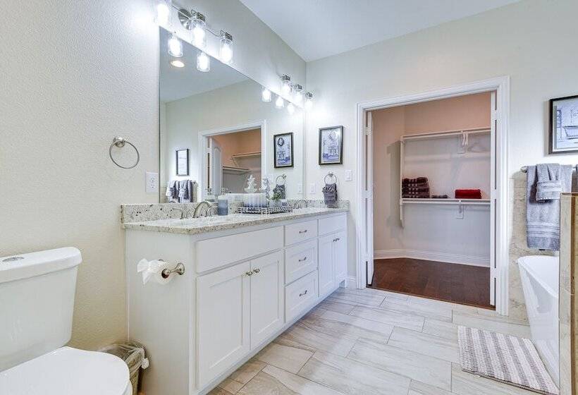 Spacious Grand Prairie Home W/ Fenced Yard + Patio