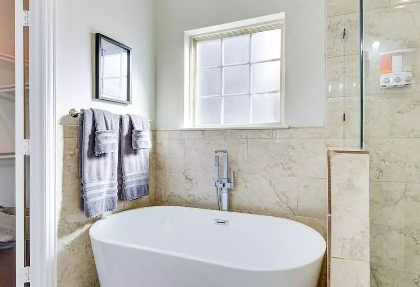 Spacious Grand Prairie Home W/ Fenced Yard + Patio