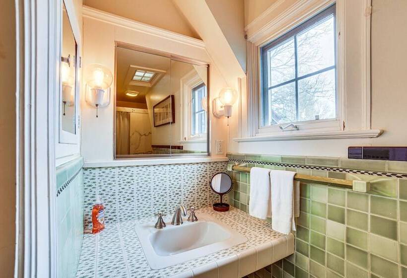 Spacious Illinois Home W/ Grill & Fenced In Yard!