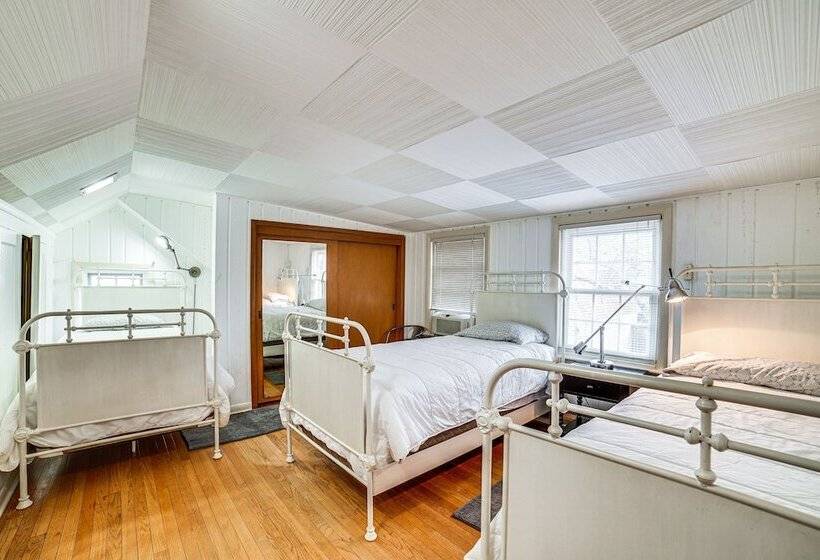 Spacious Illinois Home W/ Grill & Fenced In Yard!