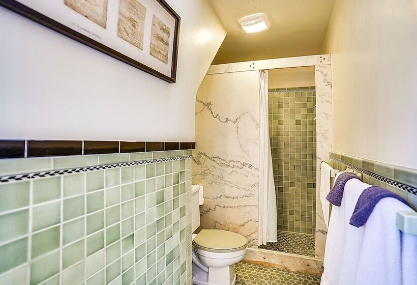 Spacious Illinois Home W/ Grill & Fenced In Yard!