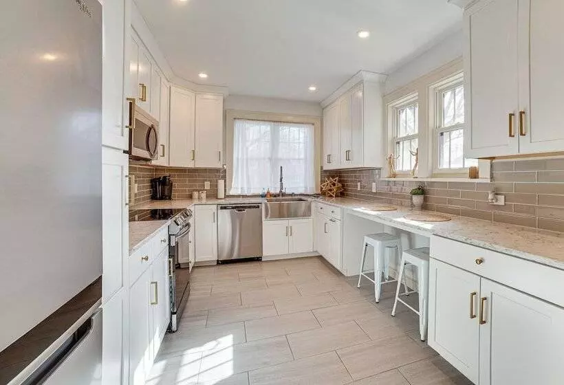 Spacious Illinois Home W/ Grill & Fenced In Yard!
