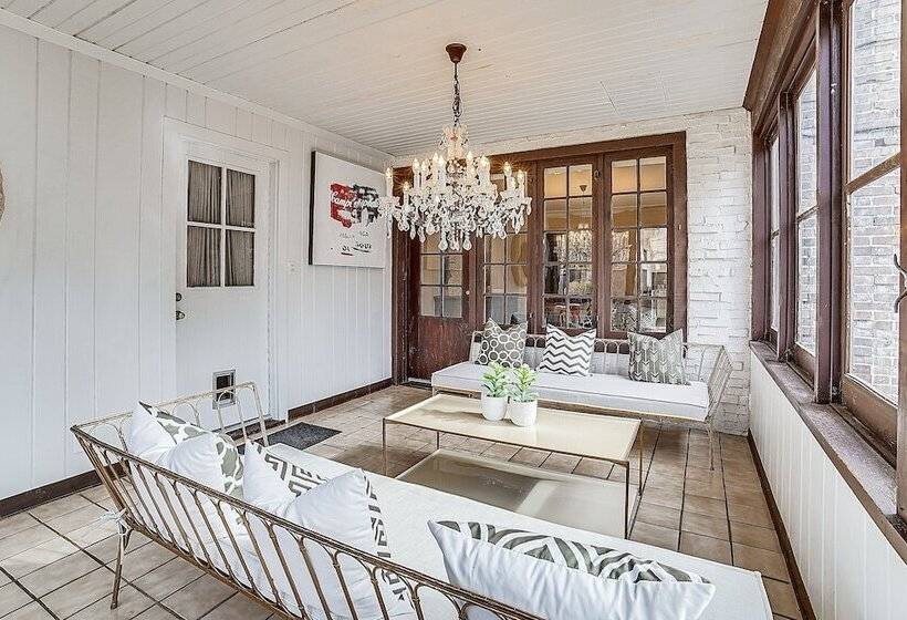 Spacious Illinois Home W/ Grill & Fenced In Yard!