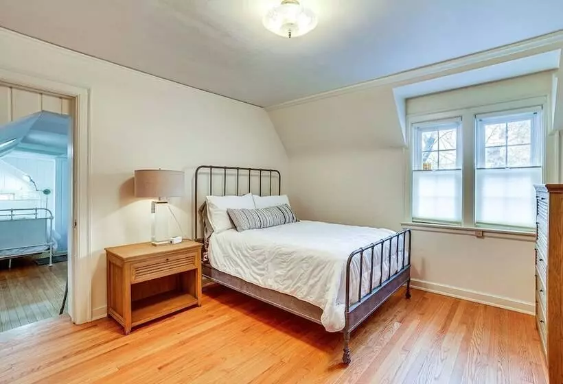 Spacious Illinois Home W/ Grill & Fenced In Yard!