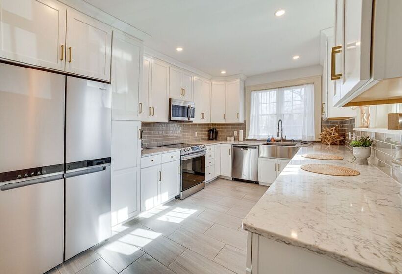 Spacious Illinois Home W/ Grill & Fenced In Yard!