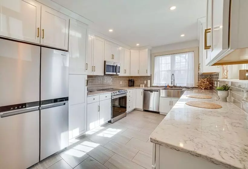 Spacious Illinois Home W/ Grill & Fenced In Yard!
