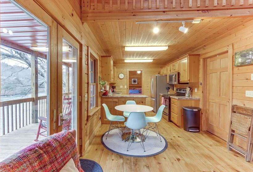 Toccoa Waterfront Hideaway:  Hot Tub & Fire Pit!