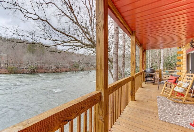 Toccoa Waterfront Hideaway:  Hot Tub & Fire Pit!