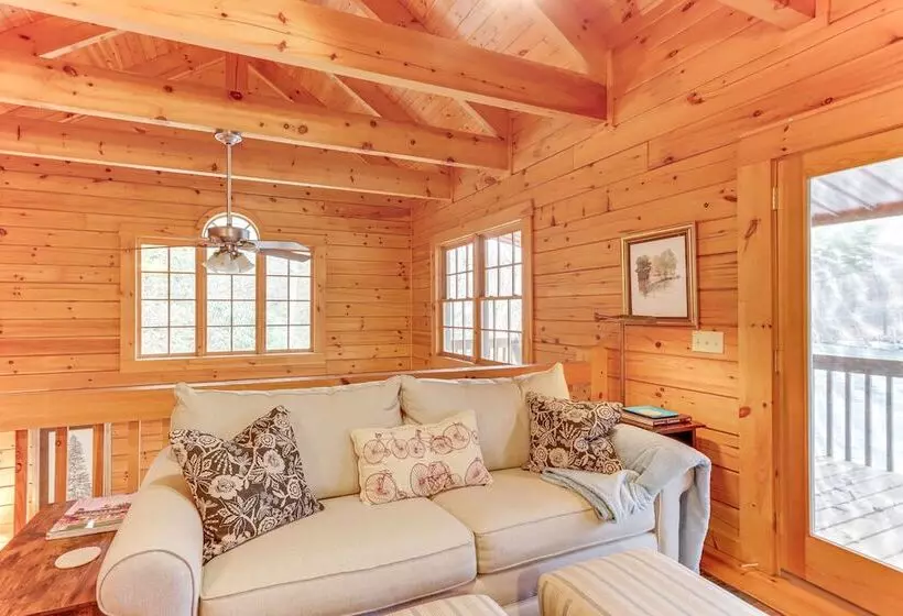 Toccoa Waterfront Hideaway:  Hot Tub & Fire Pit!