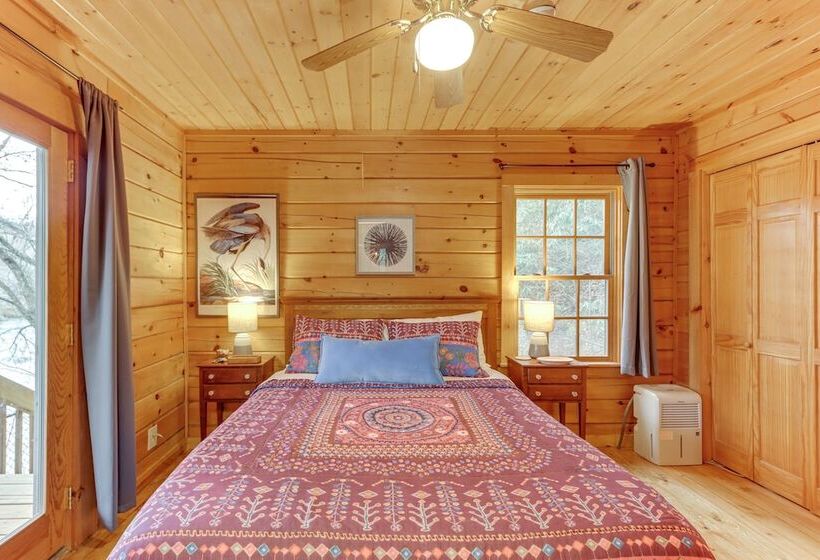 Toccoa Waterfront Hideaway:  Hot Tub & Fire Pit!