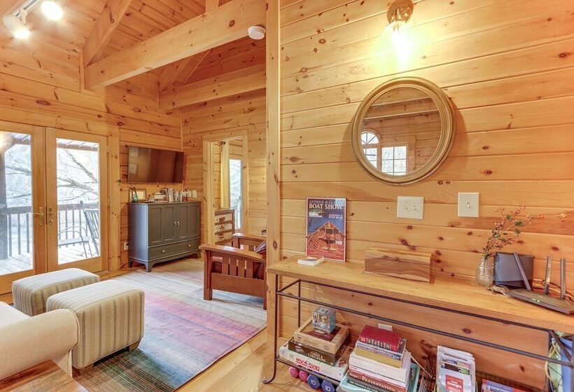 Toccoa Waterfront Hideaway:  Hot Tub & Fire Pit!