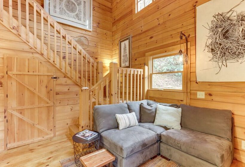 Toccoa Waterfront Hideaway:  Hot Tub & Fire Pit!