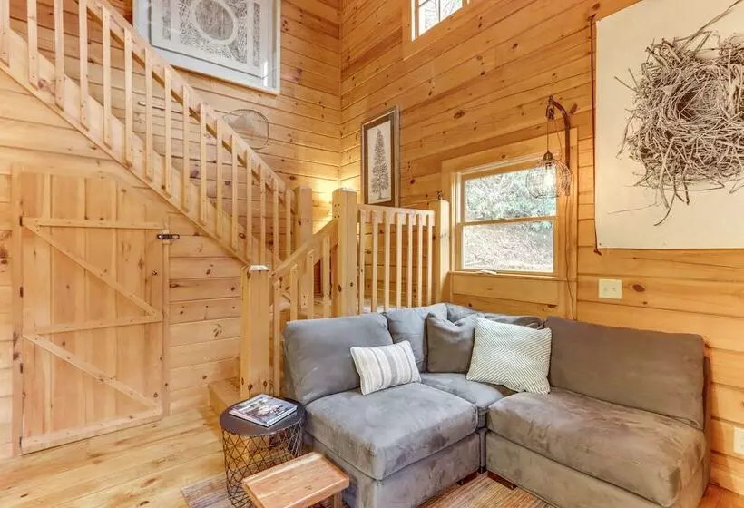 Toccoa Waterfront Hideaway:  Hot Tub & Fire Pit!