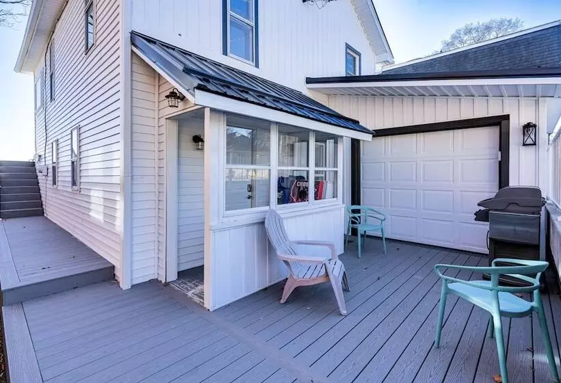 Waterfront Buckeye Lake Home W/ Deck & Dock!