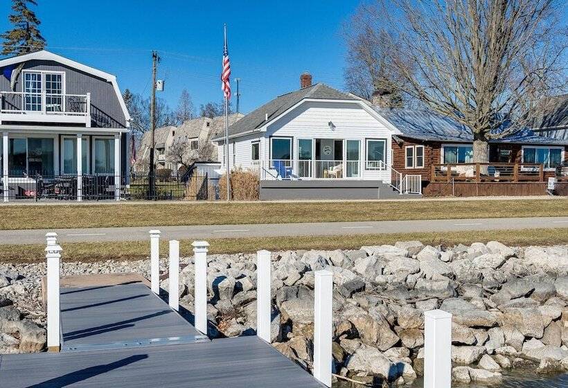 Waterfront Buckeye Lake Home W/ Deck & Dock!