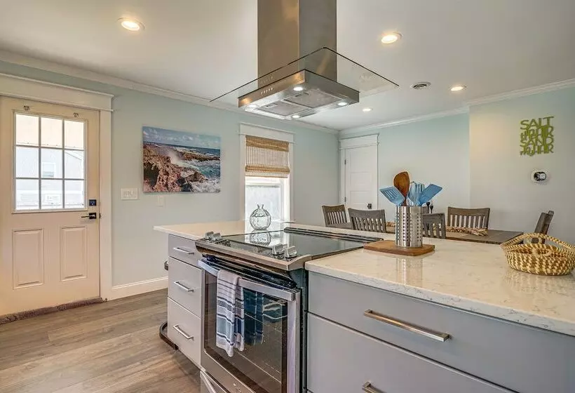 Wrightsville Beach Home W/ Fenced Yard