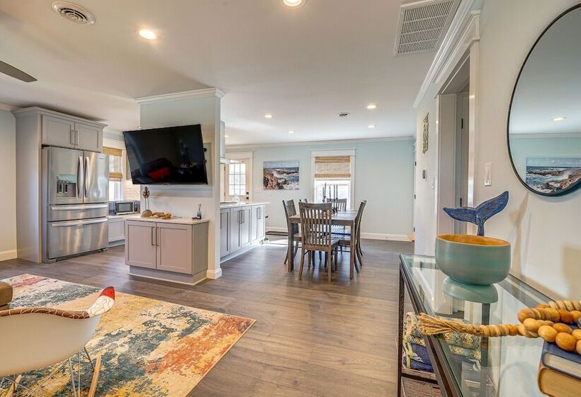 Wrightsville Beach Home W/ Fenced Yard