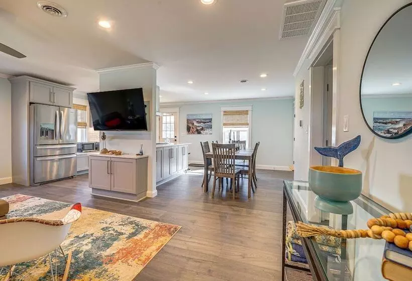 Wrightsville Beach Home W/ Fenced Yard