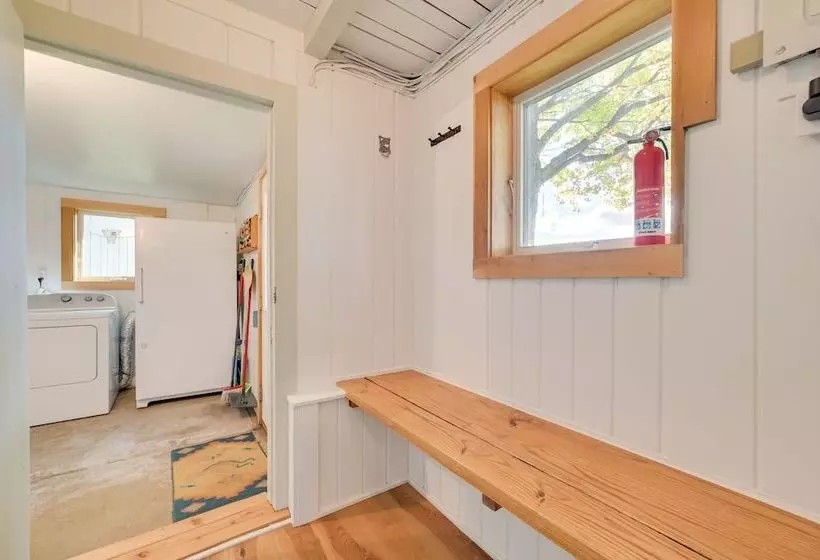 Cozy Harbor Springs Vacation Rental, 13 Mi To Town