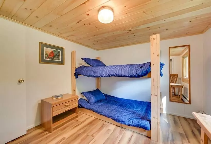 Cozy Harbor Springs Vacation Rental, 13 Mi To Town