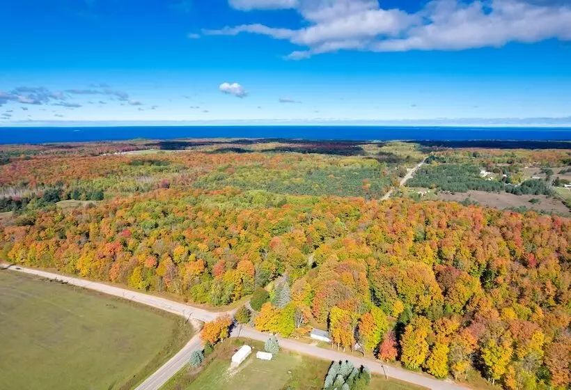 Cozy Harbor Springs Vacation Rental, 13 Mi To Town