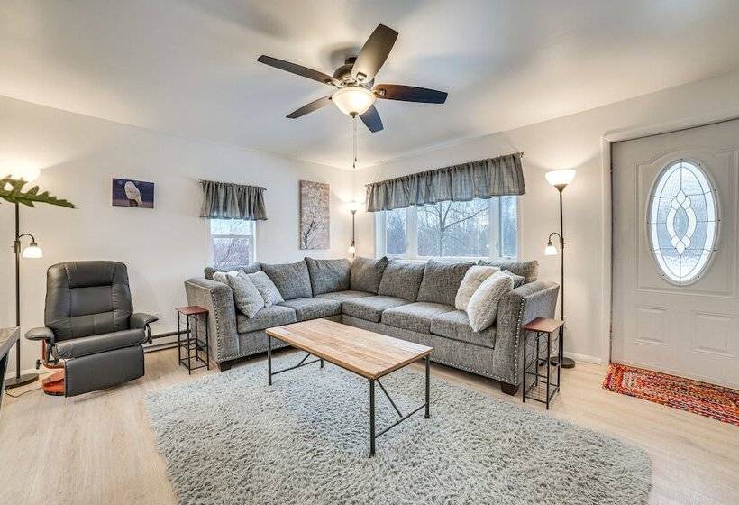 Cozy Petoskey Home < 1 Mi To Little Traverse Bay!