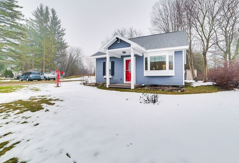 Cozy Petoskey Home < 1 Mi To Little Traverse Bay!