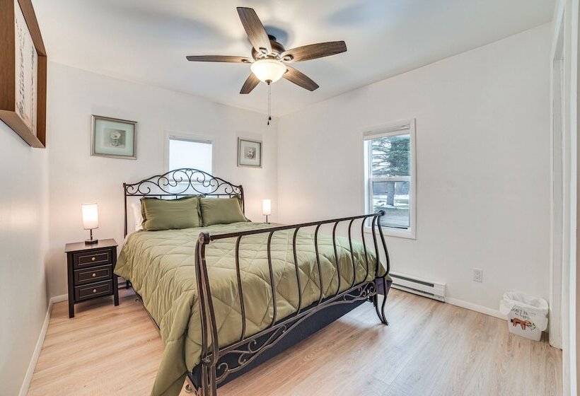 Cozy Petoskey Home < 1 Mi To Little Traverse Bay!