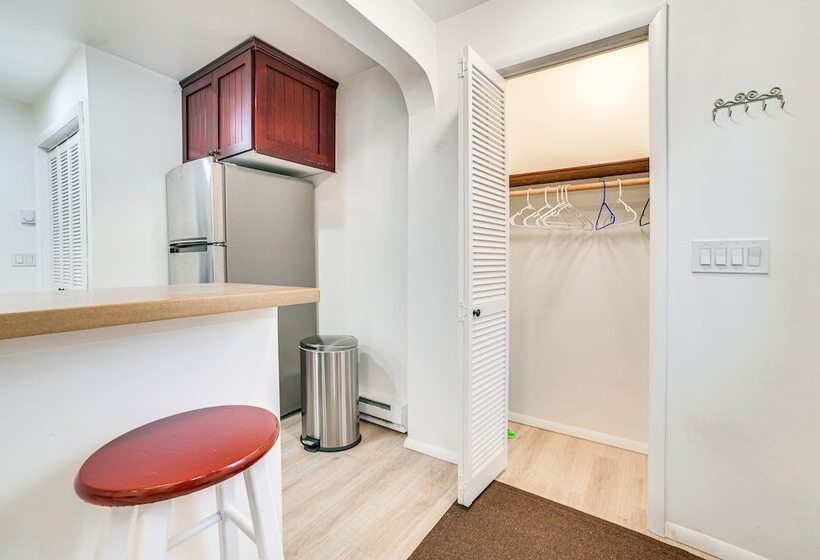 Cozy Petoskey Home < 1 Mi To Little Traverse Bay!