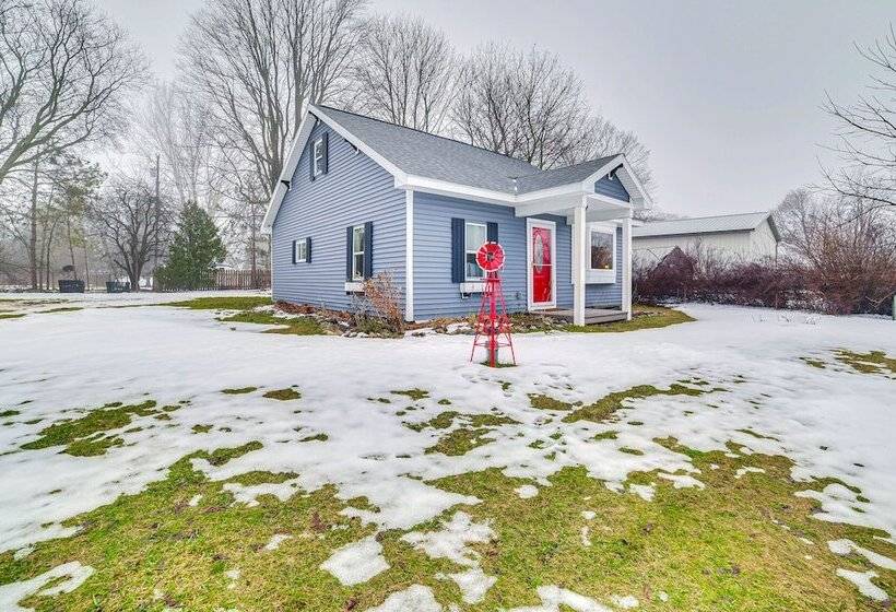 Cozy Petoskey Home < 1 Mi To Little Traverse Bay!