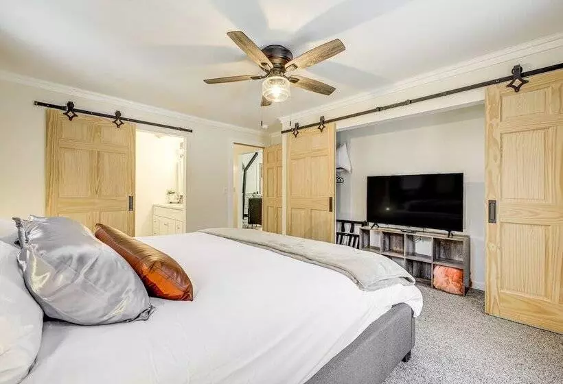 Family Friendly Home W/ Hot Tub, Near Lake George!