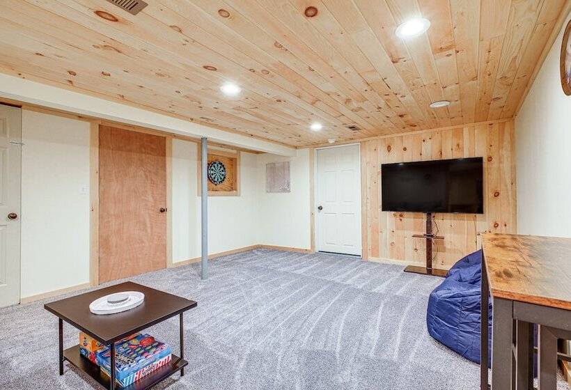 Family Friendly Home W/ Hot Tub, Near Lake George!