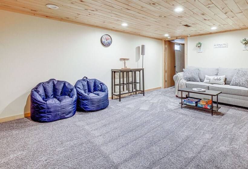 Family Friendly Home W/ Hot Tub, Near Lake George!