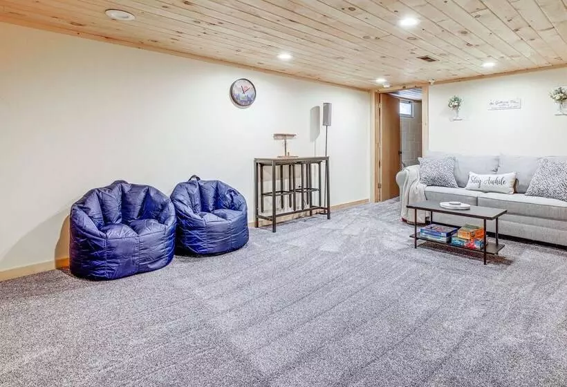 Family Friendly Home W/ Hot Tub, Near Lake George!