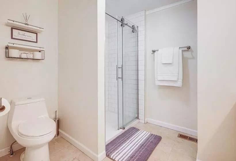 Family Friendly Home W/ Hot Tub, Near Lake George!