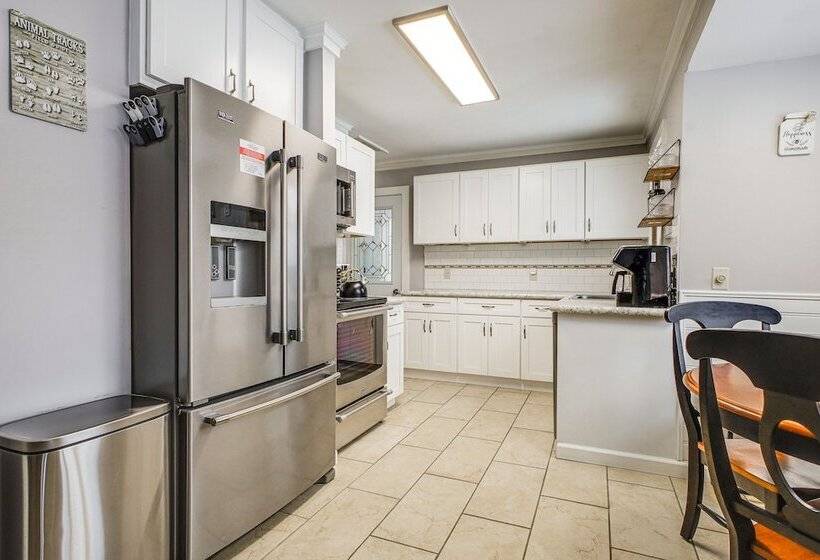 Family Friendly Home W/ Hot Tub, Near Lake George!