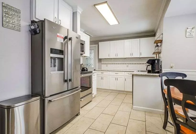 Family Friendly Home W/ Hot Tub, Near Lake George!