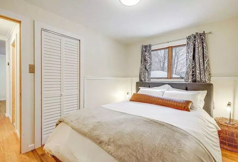 Family Friendly Home W/ Hot Tub, Near Lake George!