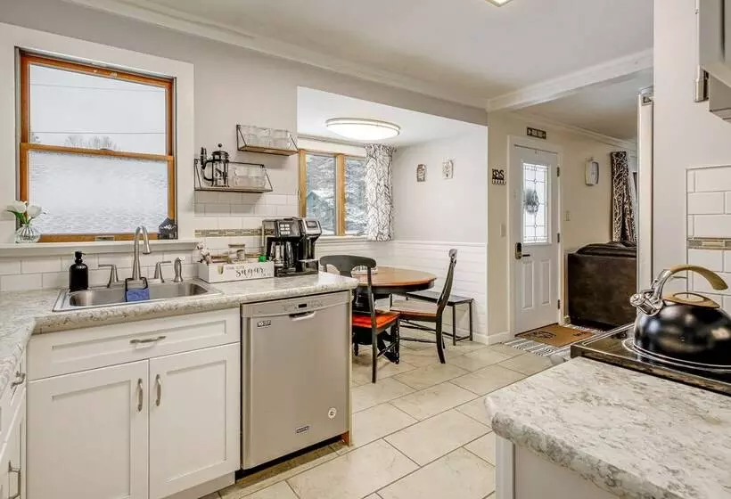 Family Friendly Home W/ Hot Tub, Near Lake George!