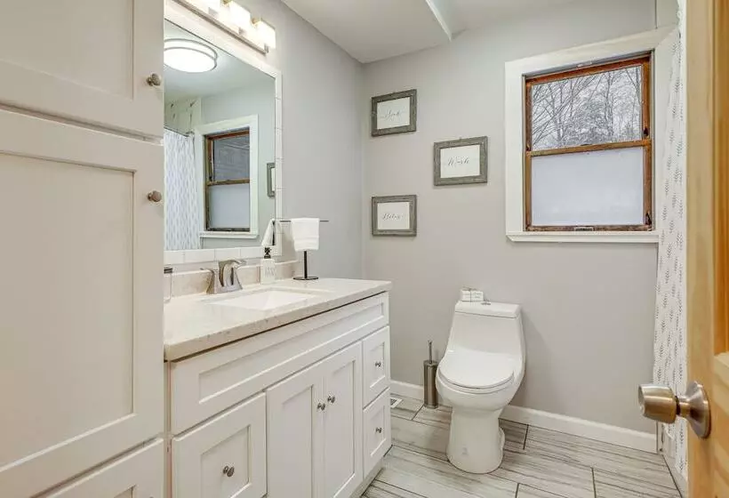 Family Friendly Home W/ Hot Tub, Near Lake George!