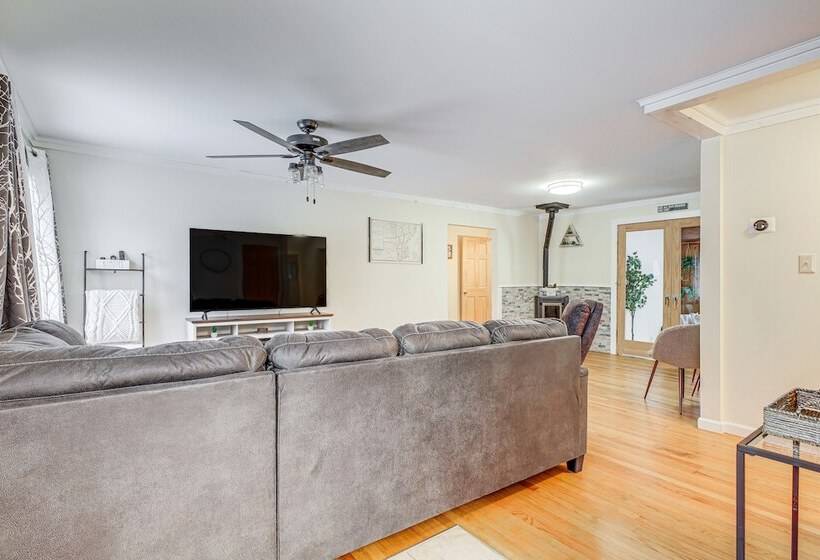 Family Friendly Home W/ Hot Tub, Near Lake George!