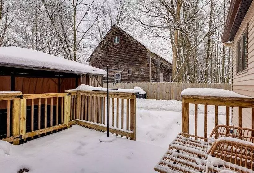 Family Friendly Home W/ Hot Tub, Near Lake George!