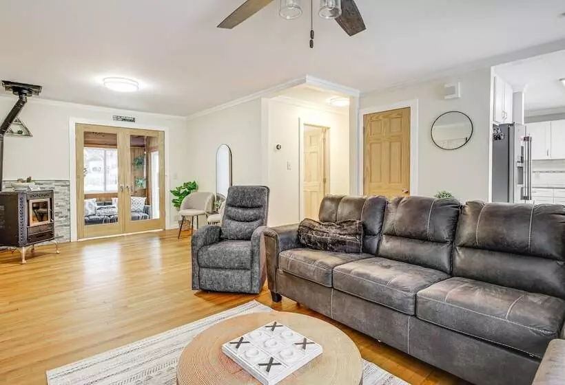 Family Friendly Home W/ Hot Tub, Near Lake George!