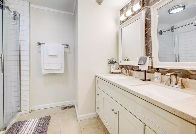 Family Friendly Home W/ Hot Tub, Near Lake George!