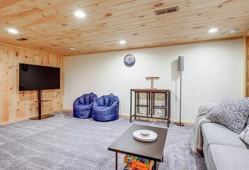 Family Friendly Home W/ Hot Tub, Near Lake George!