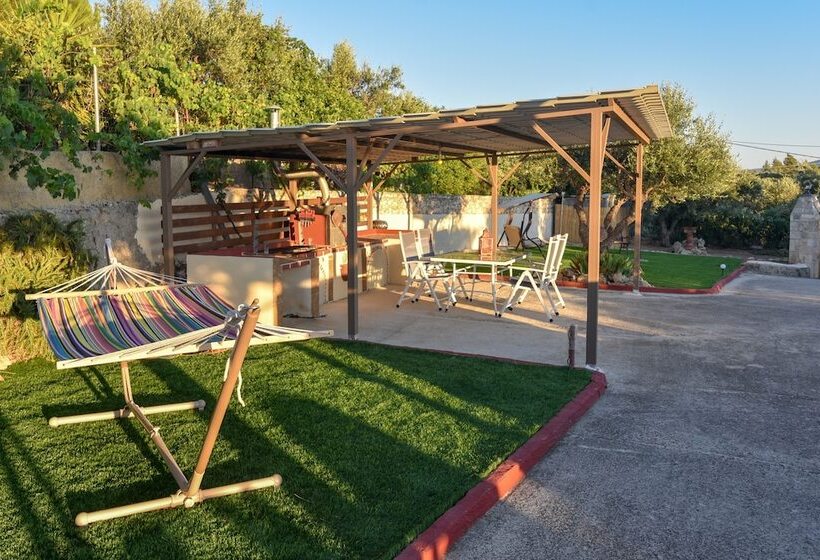 هتل روستایی Adam Stone Villa