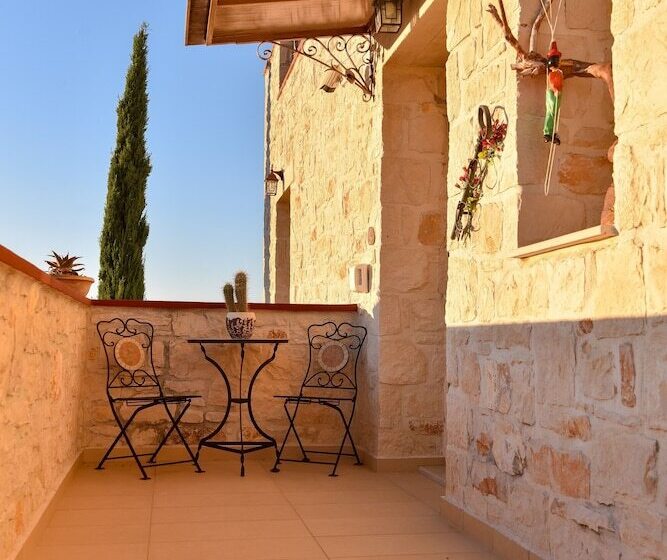 هتل روستایی Adam Stone Villa