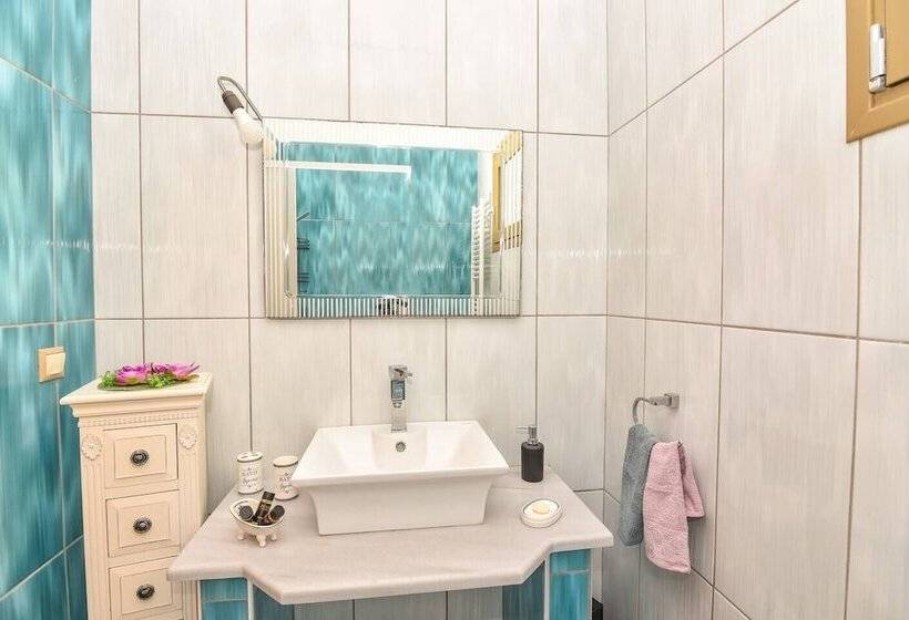 هتل روستایی Adam Stone Villa