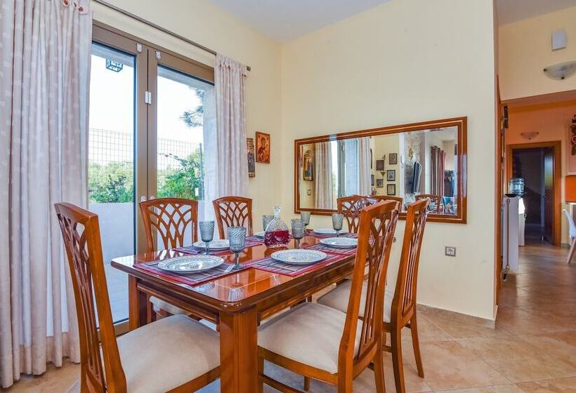 هتل روستایی Adam Stone Villa